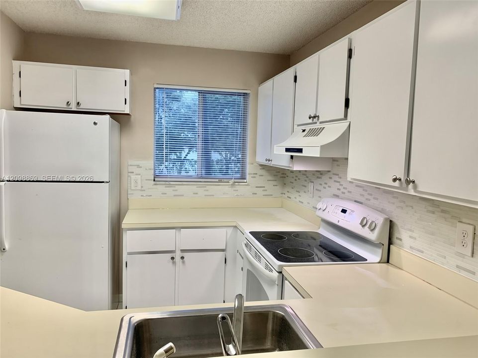 For Sale: $175,000 (2 beds, 2 baths, 832 Square Feet)