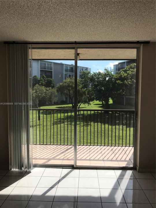 For Sale: $175,000 (2 beds, 2 baths, 832 Square Feet)