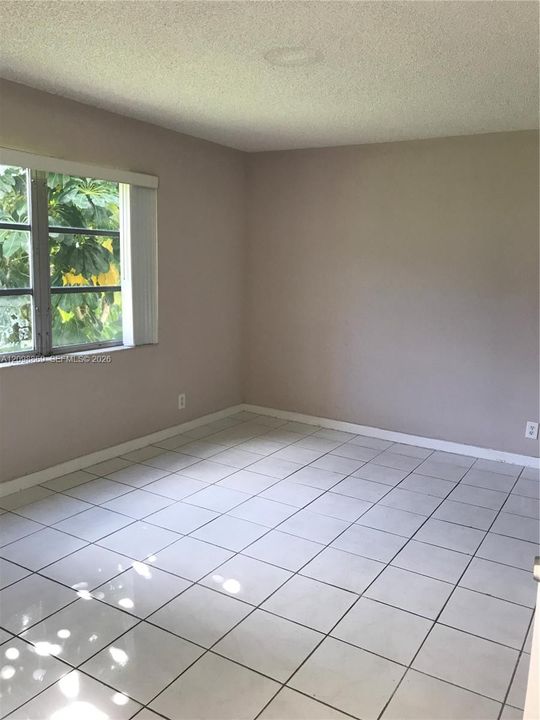 For Sale: $175,000 (2 beds, 2 baths, 832 Square Feet)