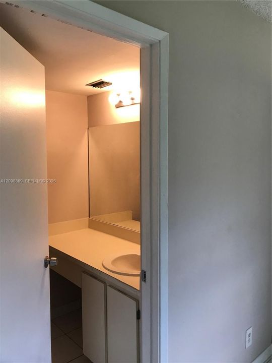 For Sale: $175,000 (2 beds, 2 baths, 832 Square Feet)