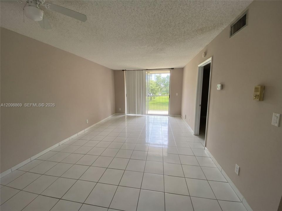 For Sale: $175,000 (2 beds, 2 baths, 832 Square Feet)