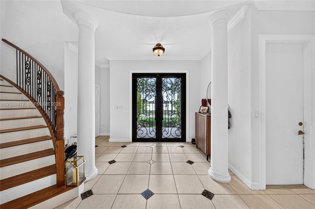 For Sale: $1,289,000 (5 beds, 4 baths, 4717 Square Feet)