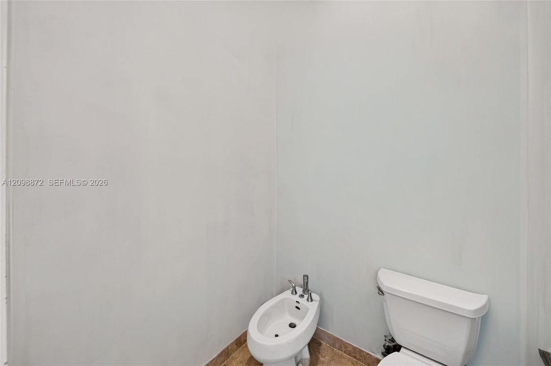 For Sale: $1,289,000 (5 beds, 4 baths, 4717 Square Feet)
