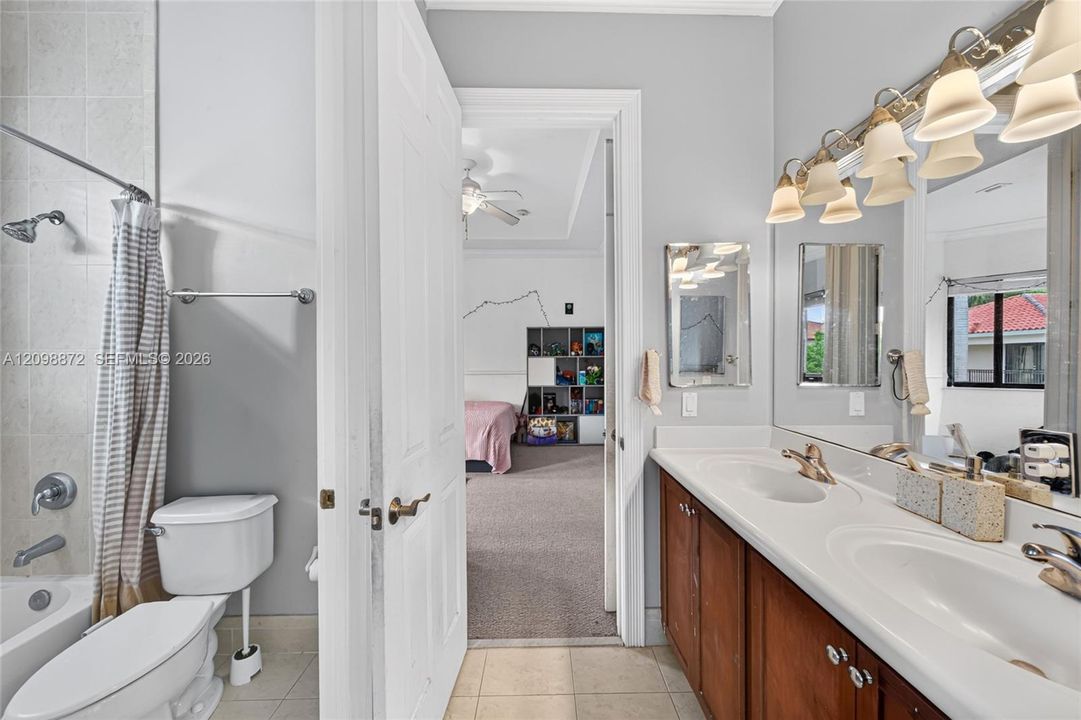 For Sale: $1,289,000 (5 beds, 4 baths, 4717 Square Feet)