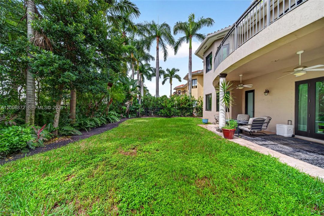 For Sale: $1,289,000 (5 beds, 4 baths, 4717 Square Feet)