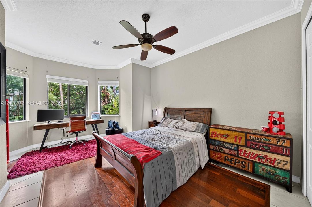 For Sale: $1,289,000 (5 beds, 4 baths, 4717 Square Feet)