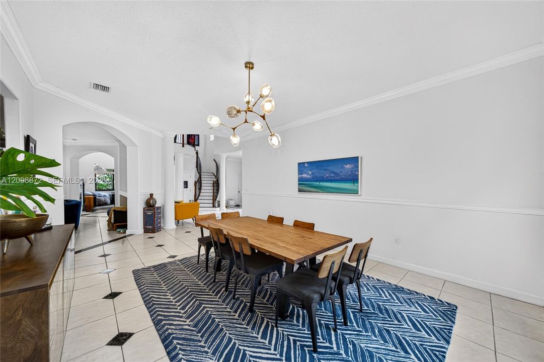 For Sale: $1,289,000 (5 beds, 4 baths, 4717 Square Feet)