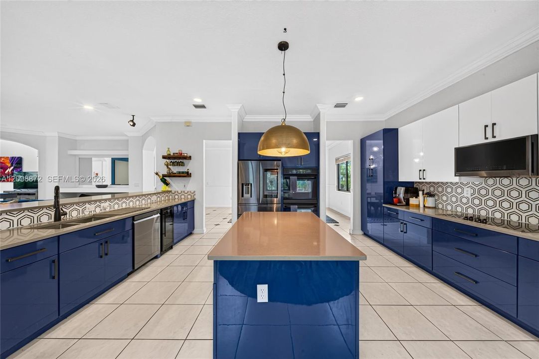 For Sale: $1,289,000 (5 beds, 4 baths, 4717 Square Feet)