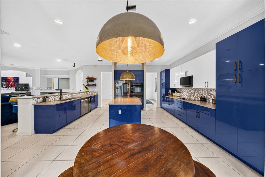 For Sale: $1,289,000 (5 beds, 4 baths, 4717 Square Feet)
