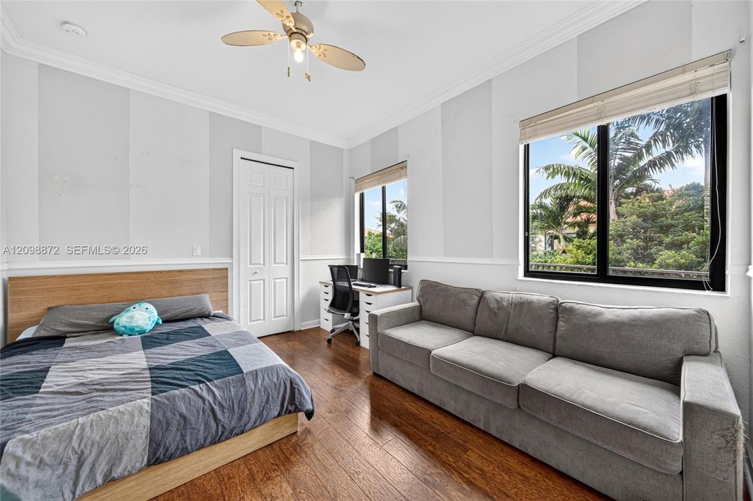 For Sale: $1,289,000 (5 beds, 4 baths, 4717 Square Feet)