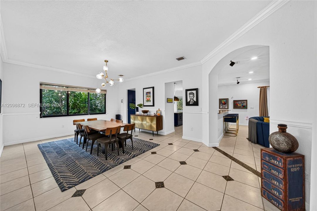 For Sale: $1,289,000 (5 beds, 4 baths, 4717 Square Feet)