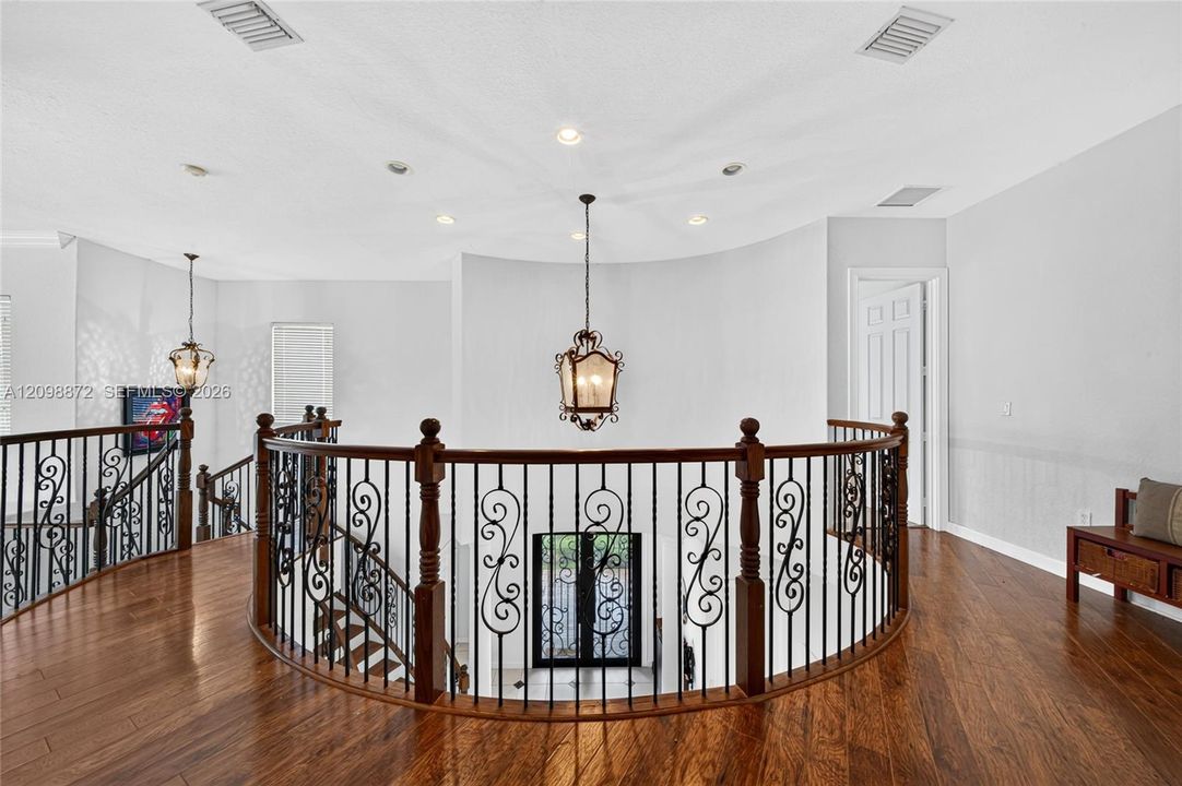 For Sale: $1,289,000 (5 beds, 4 baths, 4717 Square Feet)