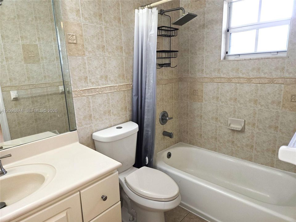 В аренду: $3,200 (3 спален, 2 ванн, 1300 Квадратных фут)