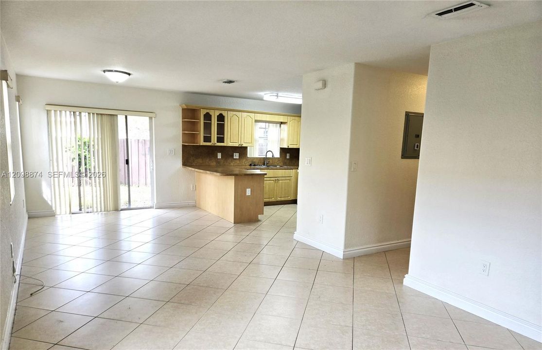 В аренду: $3,200 (3 спален, 2 ванн, 1300 Квадратных фут)