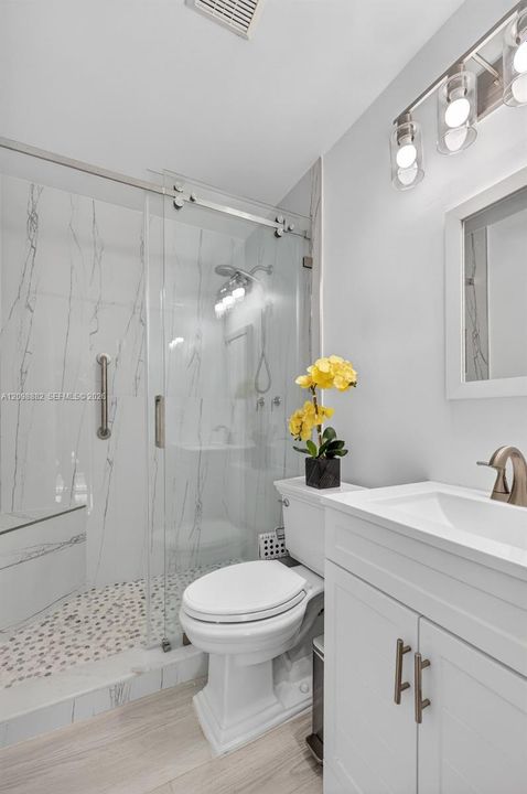 Activo con contrato: $3,900 (3 camas, 2 baños, 1900 Pies cuadrados)