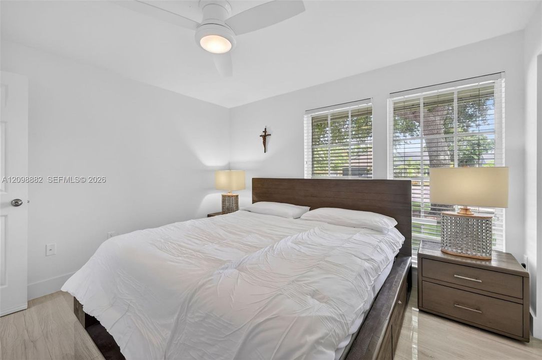 Activo con contrato: $3,900 (3 camas, 2 baños, 1900 Pies cuadrados)