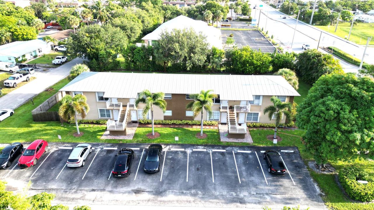 Exterior Air Photo front
