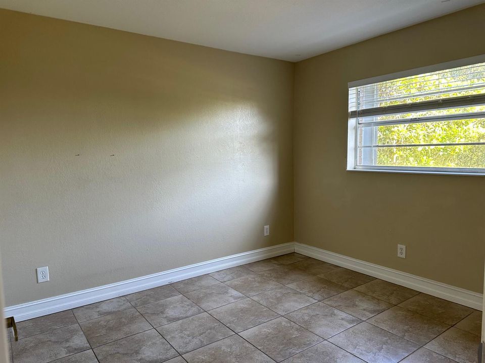 Second bedroom 2