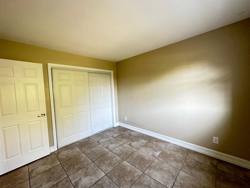 Second bedroom 5