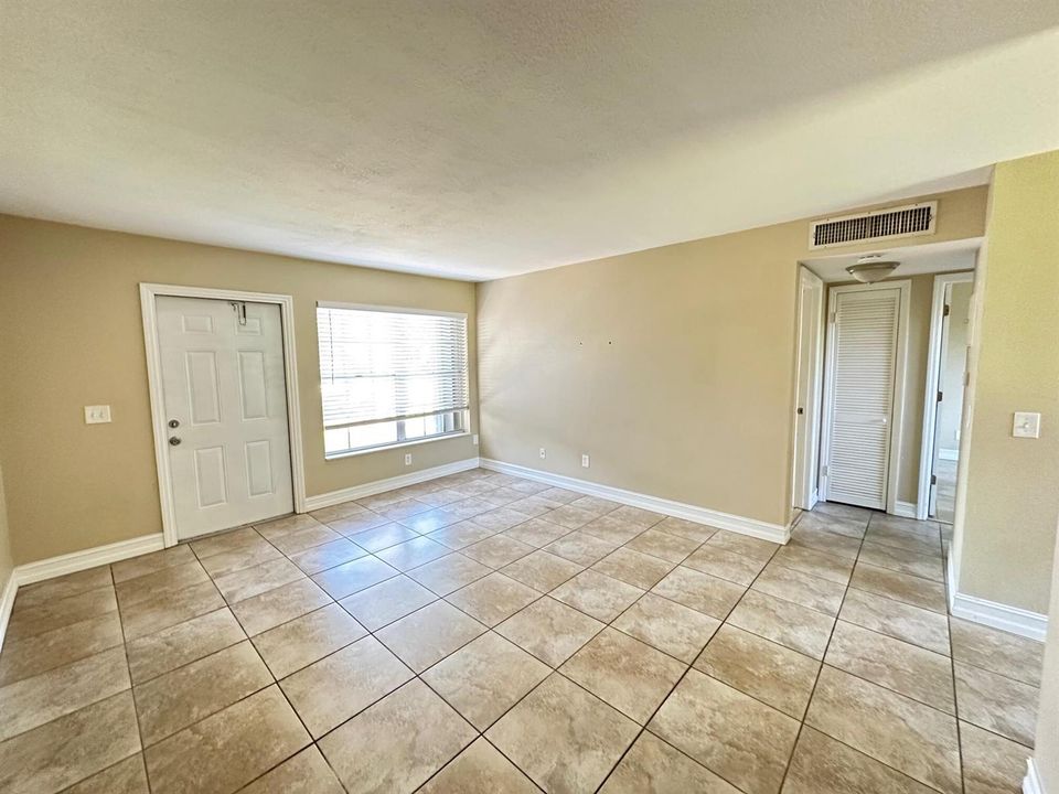 living area 3