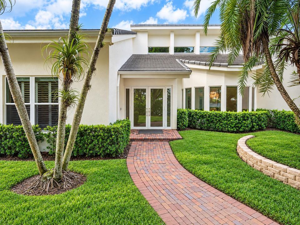 10_wide_crisp_high_resolution_exterior_r