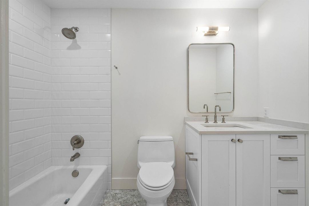 051-4356KassoCircle-BocaRaton-FL-33487-S