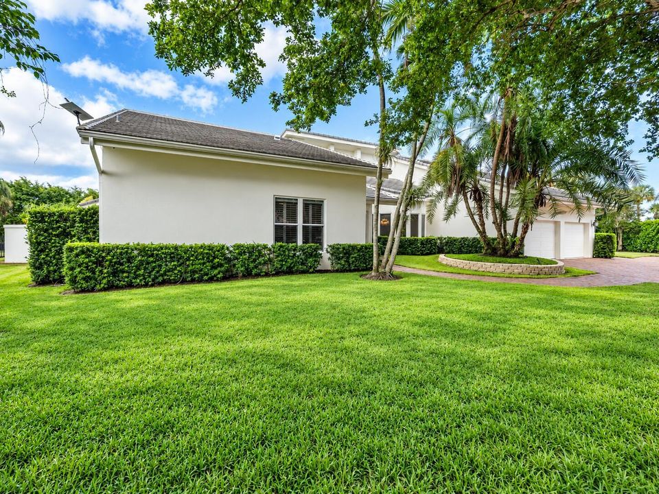 05_wide_high_resolution_exterior_real_es