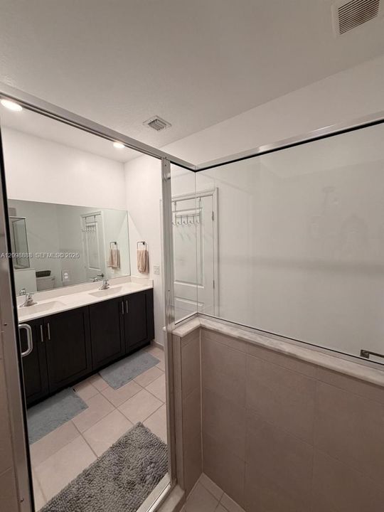 En Renta: $3,200 (4 camas, 2 baños, 1820 Pies cuadrados)