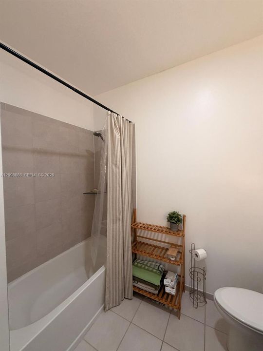 En Renta: $3,200 (4 camas, 2 baños, 1820 Pies cuadrados)