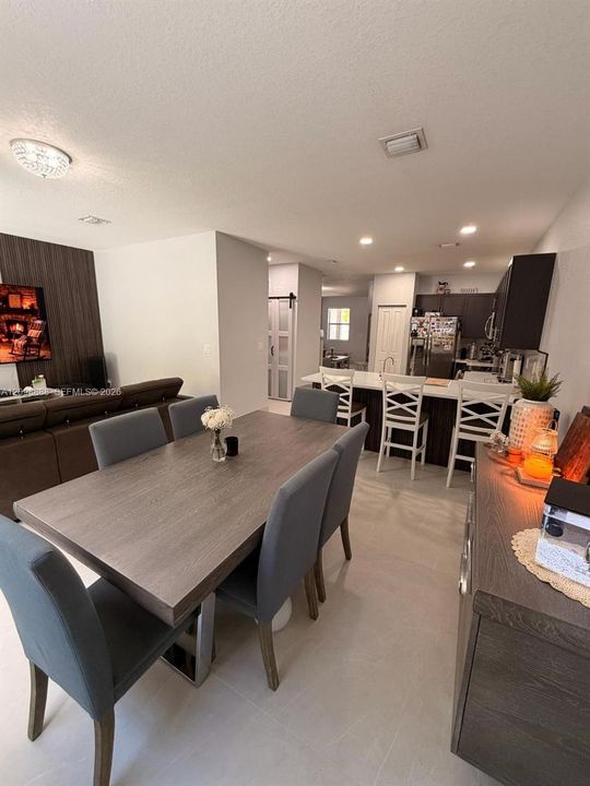 En Renta: $3,200 (4 camas, 2 baños, 1820 Pies cuadrados)