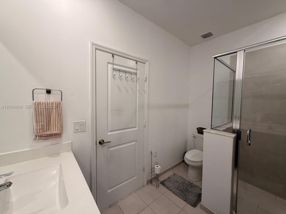 En Renta: $3,200 (4 camas, 2 baños, 1820 Pies cuadrados)