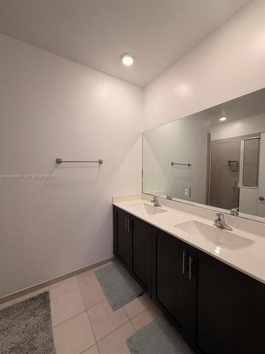 En Renta: $3,200 (4 camas, 2 baños, 1820 Pies cuadrados)