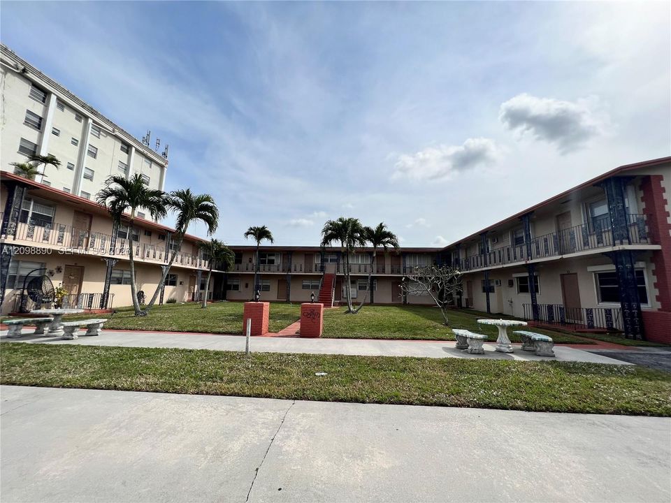 For Rent: $1,500 (1 beds, 1 baths, 750 Square Feet)