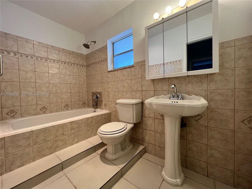 For Rent: $1,500 (1 beds, 1 baths, 750 Square Feet)