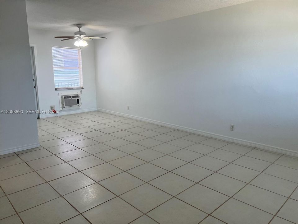 For Rent: $1,500 (1 beds, 1 baths, 750 Square Feet)