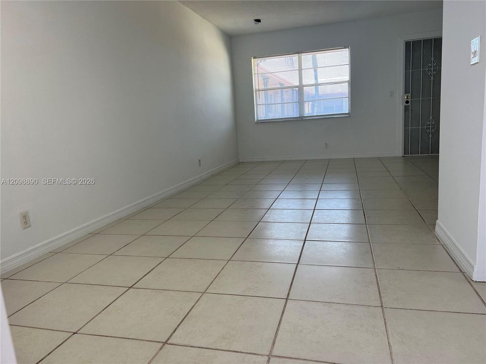 For Rent: $1,500 (1 beds, 1 baths, 750 Square Feet)