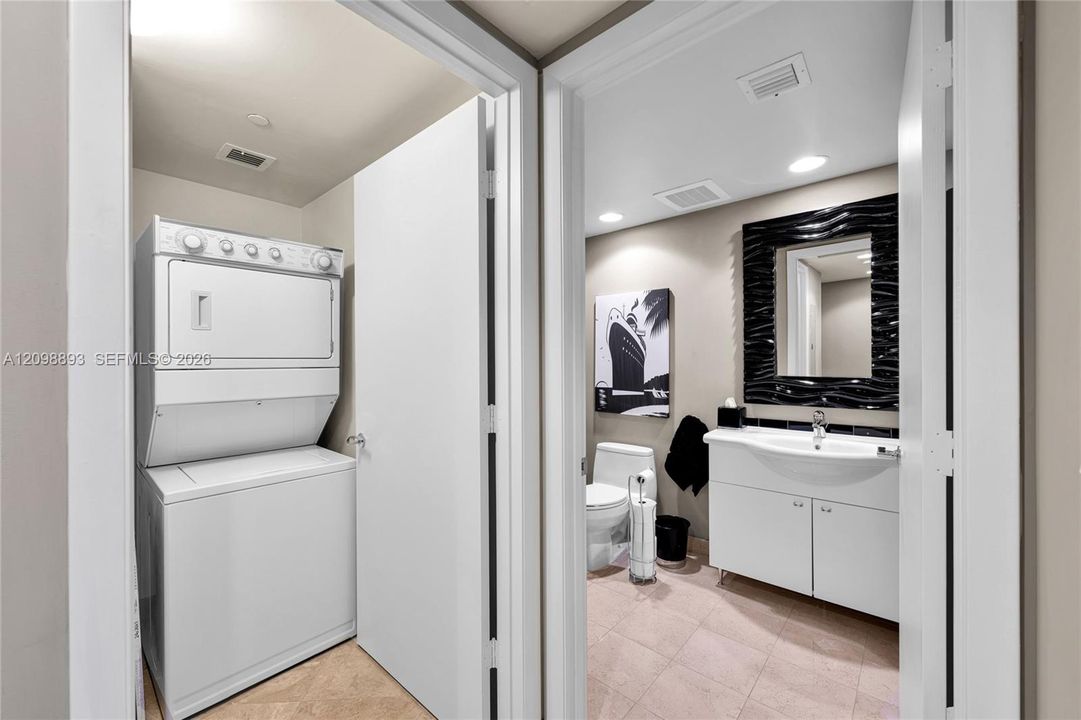 For Sale: $1,250,000 (2 beds, 2 baths, 1782 Square Feet)