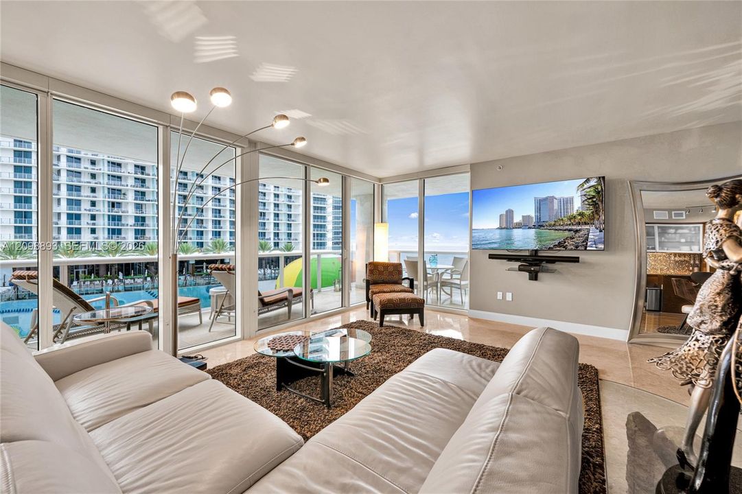 For Sale: $1,250,000 (2 beds, 2 baths, 1782 Square Feet)
