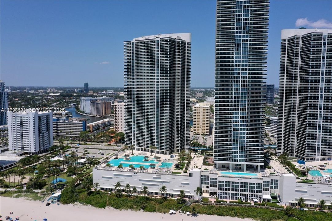 For Sale: $1,250,000 (2 beds, 2 baths, 1782 Square Feet)