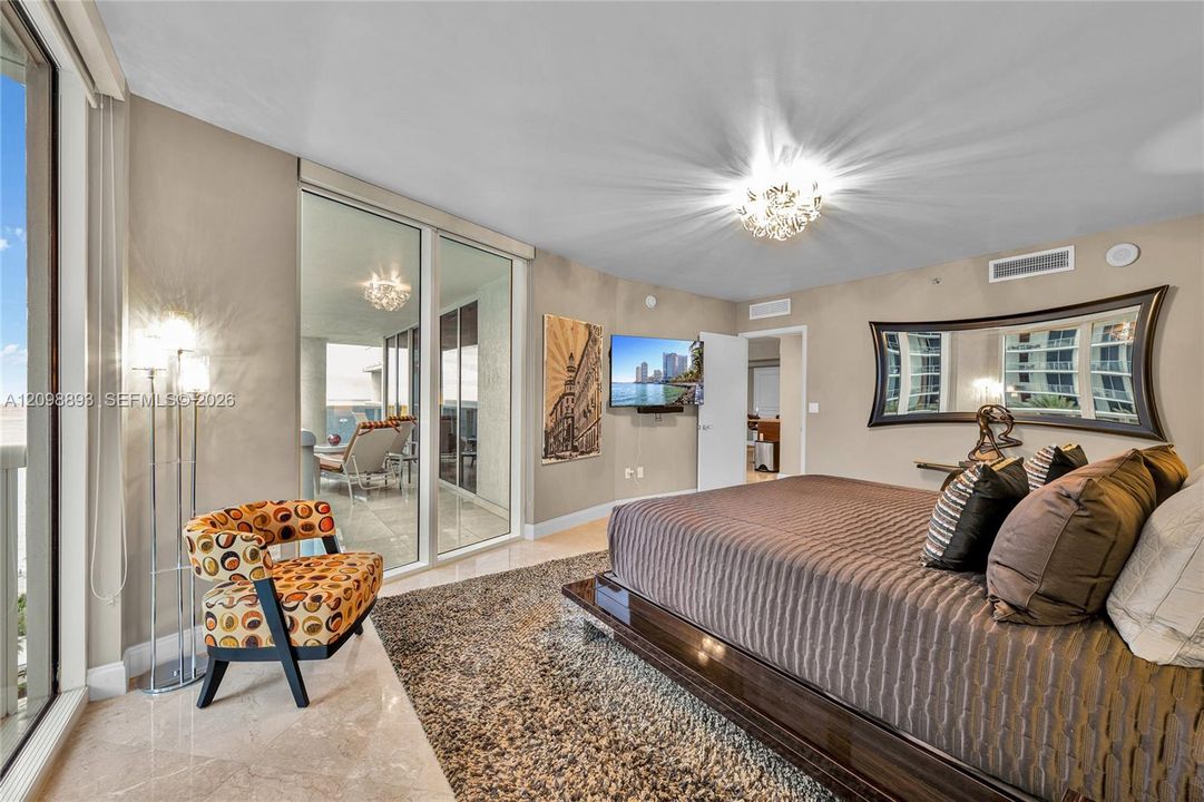 For Sale: $1,250,000 (2 beds, 2 baths, 1782 Square Feet)