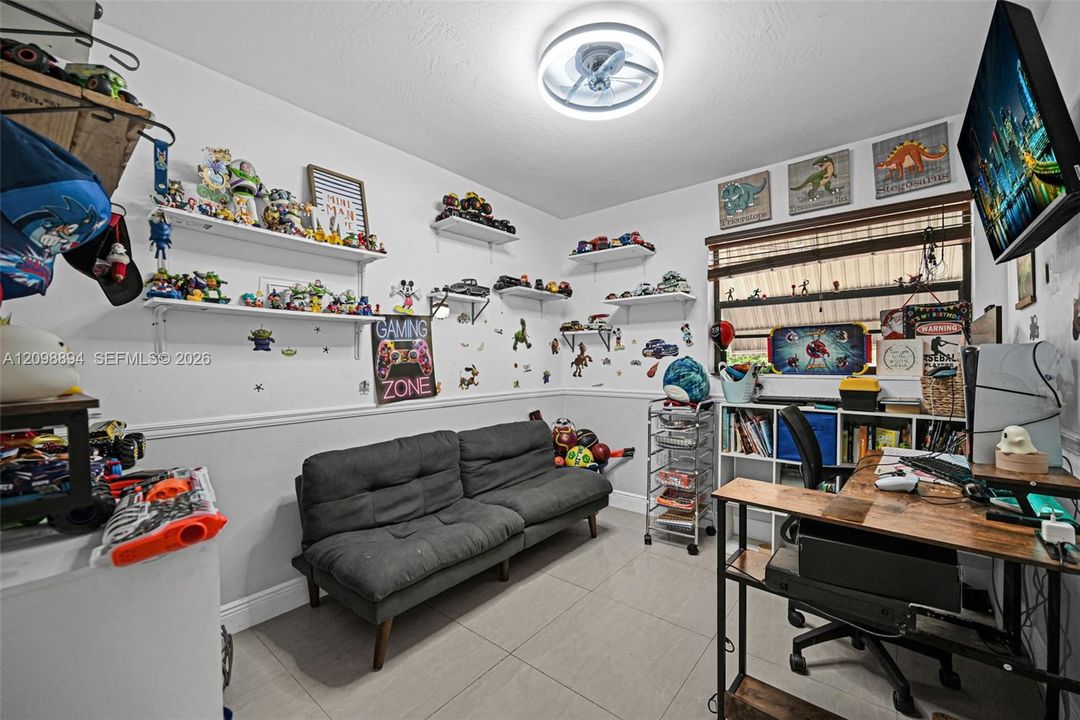 En Venta: $590,000 (4 camas, 2 baños, 1773 Pies cuadrados)