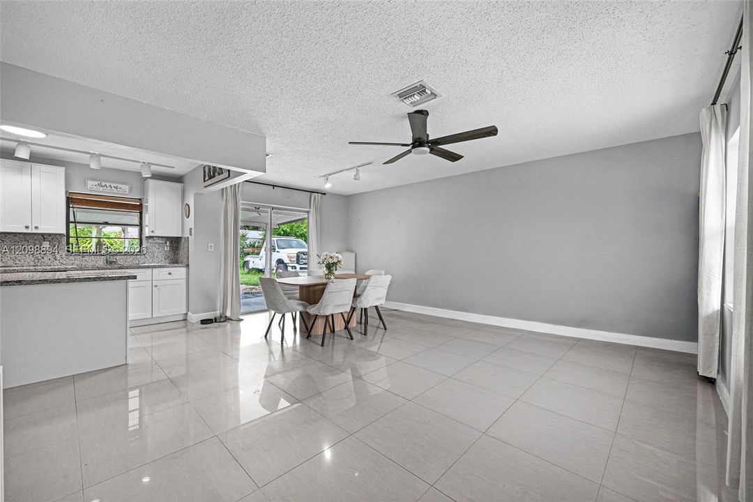 En Venta: $590,000 (4 camas, 2 baños, 1773 Pies cuadrados)