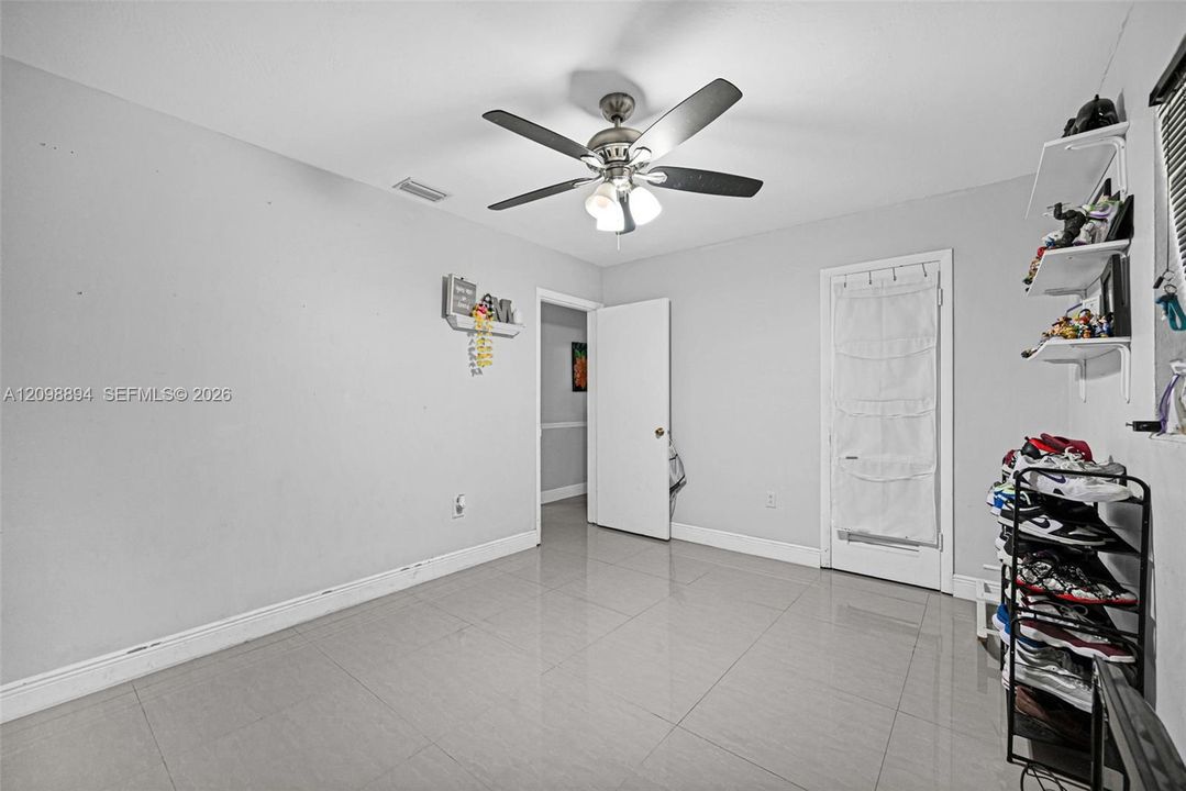 En Venta: $590,000 (4 camas, 2 baños, 1773 Pies cuadrados)