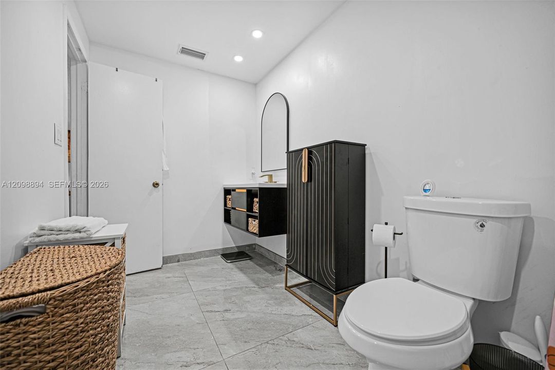 En Venta: $590,000 (4 camas, 2 baños, 1773 Pies cuadrados)