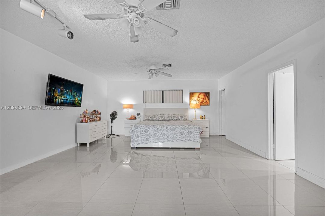 En Venta: $590,000 (4 camas, 2 baños, 1773 Pies cuadrados)