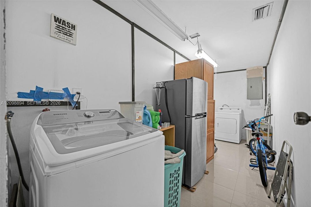 En Venta: $590,000 (4 camas, 2 baños, 1773 Pies cuadrados)