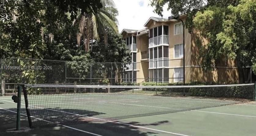For Sale: $140,000 (1 beds, 1 baths, 633 Square Feet)