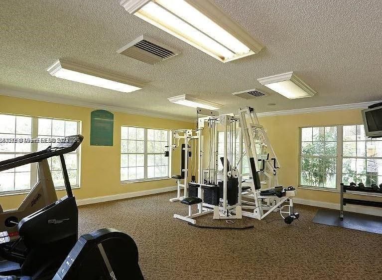 For Sale: $140,000 (1 beds, 1 baths, 633 Square Feet)
