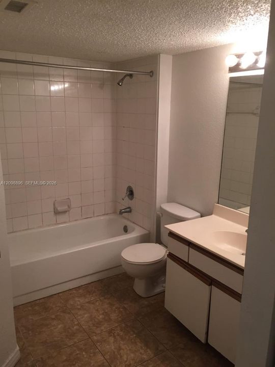 For Sale: $140,000 (1 beds, 1 baths, 633 Square Feet)