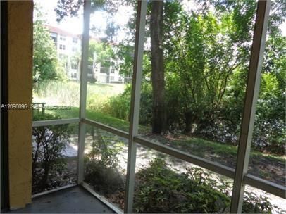 For Sale: $140,000 (1 beds, 1 baths, 633 Square Feet)